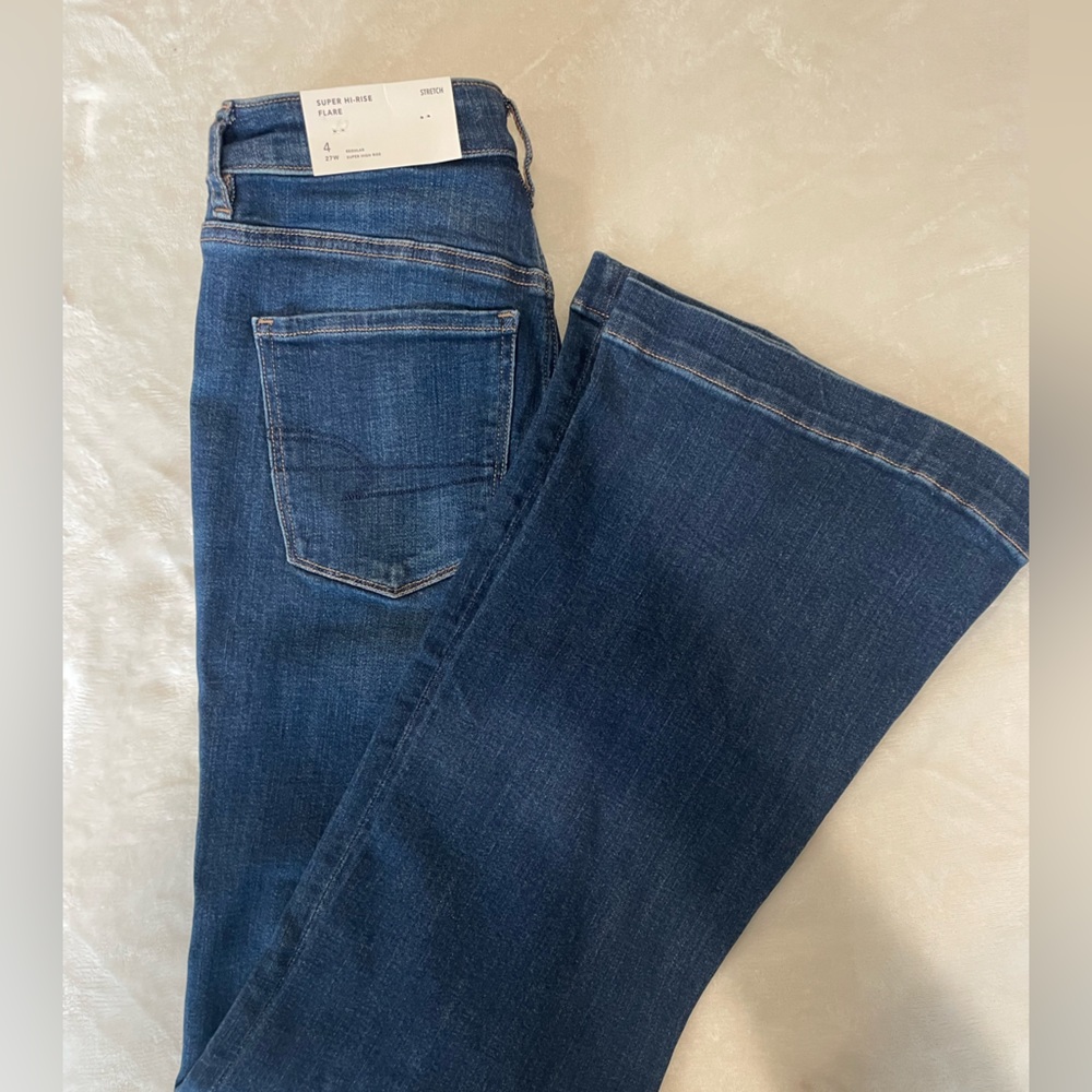 NWT Super High-rise Flare American Eagle Jeans size: 4